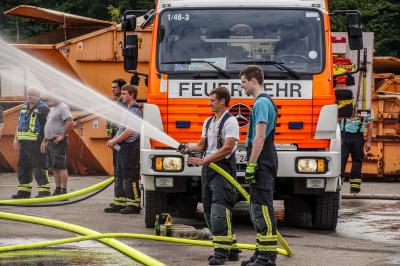 Sindelfingen: Haeckselgut faengt Feuer
