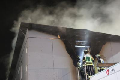 Marbach a.N.: Vollbrand in Asylbewerberunterkunft, 2 Verletzte 