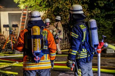 Taeferrot: Selbstentzuendung eines Strohballens sorgt fuer Wohnhausbrand  - 2 Verletzte