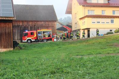 Ravenstein - Oberwittstadt: Brand eines Kuhstalles nach Blitzeinschlag, Kuehe in Gefahr