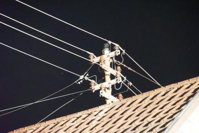 Wendlingen: Oberleitung zwischen zwei Haeusern abgerissen
