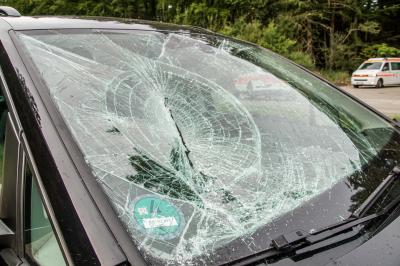 Wildberg: Schwerer Unfall auf der B296 fordert zwei lebensgefaehrlich verletzt Motorradfahrer - darunter ein Kind