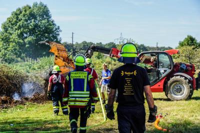 Aichwald-Schanbach: Brandstiftung? Strohballen und Reisig brannten auf einem Feld
