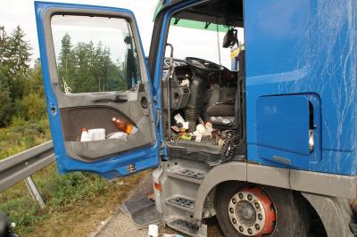 Friolzheim: Lkw Unfall mit zwei Lastwagen und einer Vollsperrung der Autobahn
