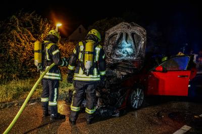 Urbach: Alfa Romeo 159 geht waehrend der Fahrt in Flammen auf