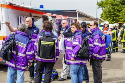 Suessen: Knapp 200 Rettungskraefte ueben den Ernstfall