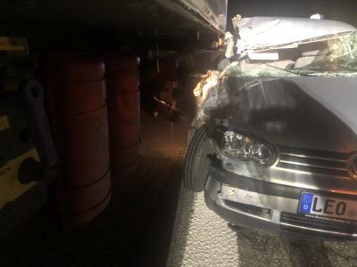 A 81 Pleidelsheim: Schwerer Verkehrsunfall - PKW prallt auf LKW