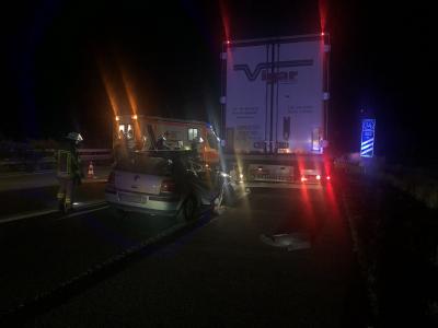 A 81 Pleidelsheim: Schwerer Verkehrsunfall - PKW prallt auf LKW