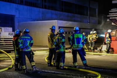 Fellbach-Schmiden: Containerbrand auf dem Gelaende der Firma Buerkle