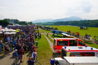 Bilder vor dem Unglueck! Kirchheim unter Teck: Beim Oldtimer Fliegertreffen stossen zwei Flugzeuge zusammen, es gibt mehrere Verletzte