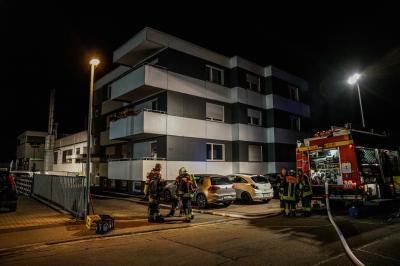 Wendlingen: 18 Verletzte darunter 5 Einsatzkraefte nach Rauchentwicklung aus Firma