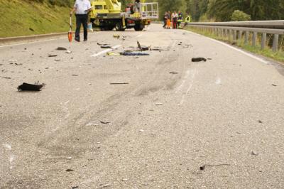 Simmerfeld: schwerer Frontalzusammenstoss dreier Fahrzeuge - 1 schwer und 3 Verletzte Personen