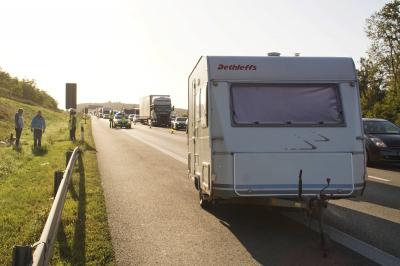 Heimsheim: Pkw mit Wohmobil in Vollbrand - zwei Hunde gerettet