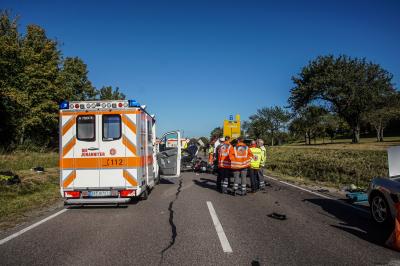Herrenberg-Nufringen: Porsche geraet in Gegenverkehr - mehrere schwer Verletzte
