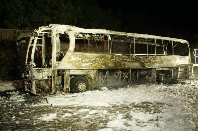 Pforzheim: Ein Reisebus in Vollbrand fordert einen Grosseinsatz der Feuerwehr und Sperrung der A8