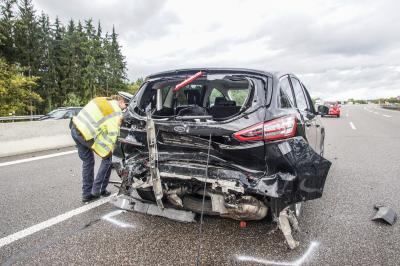 Boeblingen-Hulb A81: PKW landet nach Auffahrunfall auf dem Dach - mehrere Verletzte