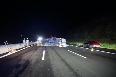 Rutesheim: Transporter kippt nach Unfall auf der Autobahn zur Seite