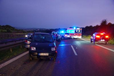 Nuertingen: Zu schnell aufs Stauende gefahren - drei Verletzte