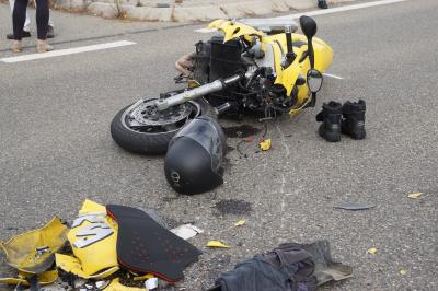 Weil der Stadt :Motorradfahrer lebensgefaehrlich verletzt nach Kollision mit PKW 