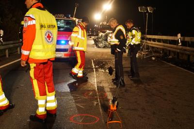 Nagold: Toedl. Frontalzusammenstoss zweier Pkw mit Pkw Vollbrand - zwei Personen verstorben und eine Person Lebensgefaehrlich Verletzte