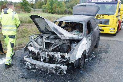 Niefern: auf der A8 kam es zu einem Pkw Vollbrand