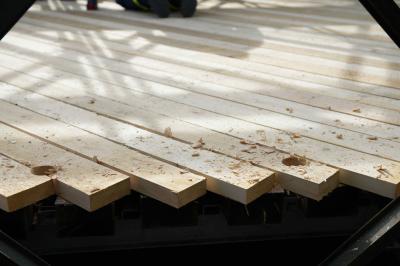 Esslingen: THW baut Laermdaemmung fuer die Pulverwiesenbruecke