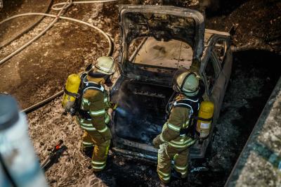 Esslingen-St. Bernhardt: Mehrere Pkw brannten lichterloh