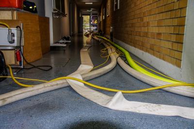 Sindelfingen: Wasserrohrbruch in Hallenbad  - THW pumpt das Becken leer