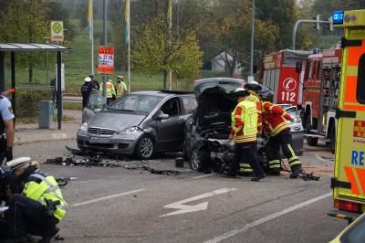 Kornwestheim: Schwerer Unfall bei Einsatzfahrt mit Zivilpolizeiauto , 2 Schwer verletzte, 2 leicht verletzte