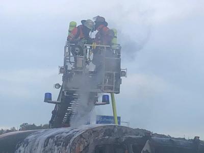 Korntal- Muenchingen: Kehrmaschine im Vollbrand auf der A 81