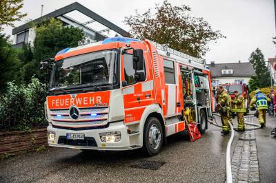 Esslingen: Baucontainer brennt vollstaendig aus