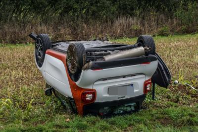 Weil der Stadt: Frontalzusammenstoss mit grossem Truemmerfeld