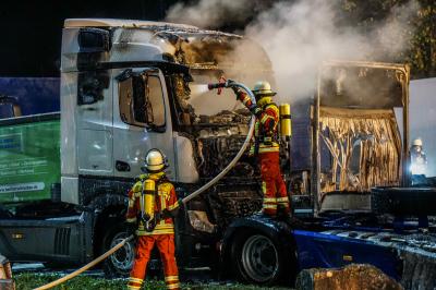 Koengen: Mehrere Lkw in Vollbrand