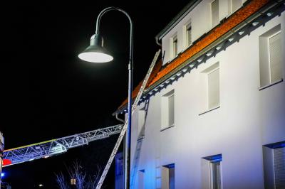 Waeschenbeuren: Zimmerbrand in Mehrfamilienhaus â€“ Hase und Hund gerettet