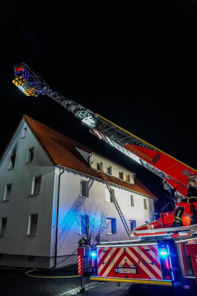 Waeschenbeuren: Zimmerbrand in Mehrfamilienhaus â€“ Hase und Hund gerettet