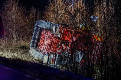 Hohenstein: Feuerwehrkran verunfallt - mehrere Verletze 