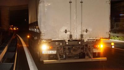 Pforzheim: Auffahrunfall zwischen Lkw und Kleinlkw - Person Verletzt