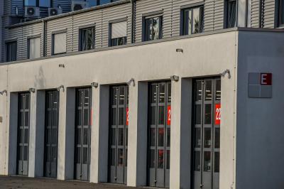 TAGBILDER! Feuerwache und Einsatzstelle - Hohenstein: Feuerwehrkran verunfallt - mehrere Verletze 