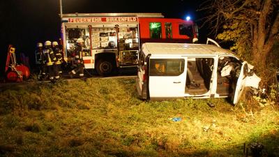 Birkenfeld: schwerer Verkehrsunfall mit Kleinbus fordert zwei schwer Verletzte