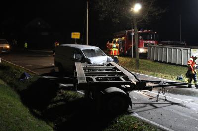 Gomaringen: Toedlicher Verkehrsunfall auf der K6904 - Transporter rast in Anhaenger