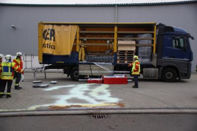 Remshalden-Geraldsstetten: Gefahrguteinsatz durch ausgelaufenen Batteriesaeure