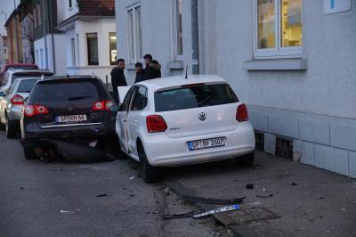 Ebersbach: PKW faehrt in Parkende PKW