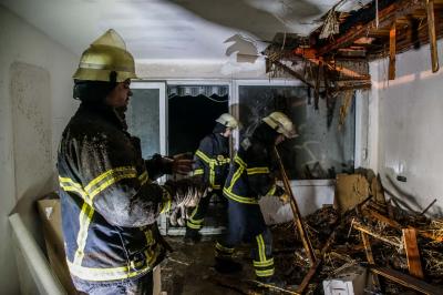 Sindelfingen: Brand im Dachgeschoss eines leer stehenden Gebaeude