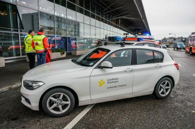 Flughafen Stuttgart: Stechender Geruch loest Rettungseinsatz aus â€“ mehrere Verletzte