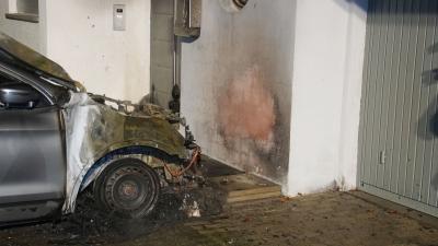 Kaempfelbach: zwei Pkws wurden angezuendet