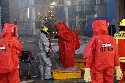 Goeppingen: Salzsaeure laeuft aus Tank - Gefahrguteinsatz fuer die Feuerwehr