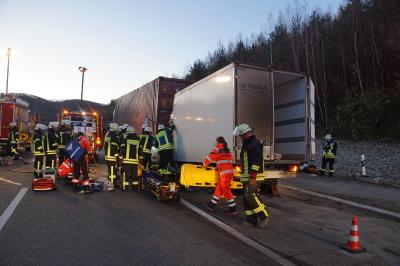 Gruibingen: Schwerer LKW Unfall auf der A8 - 8 Km Stau