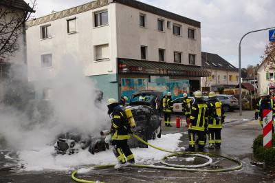 Deizisau: Mercedes brennt voellig aus