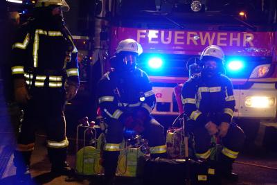 Asperg: Brand in einem Mehrfamilienhaus, 1 Person verletzt 