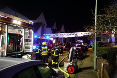 Asperg: Brand in einem Mehrfamilienhaus, 1 Person verletzt 